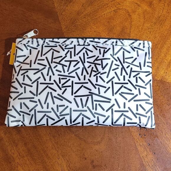 BRAND NEW  SMALL ALLEGRO MAKEUP BLACK/WHITE BAGS. - Picture 6 of 10